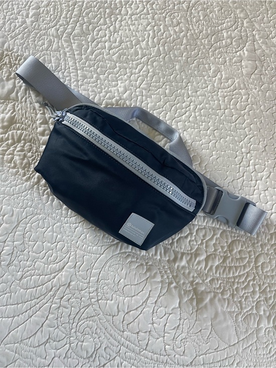 lululemon athletica Handbags - Lululemon All Day Essentials 2.5L Belt Bag/Crossbody Bag/Fanny Pack in Navy Blue